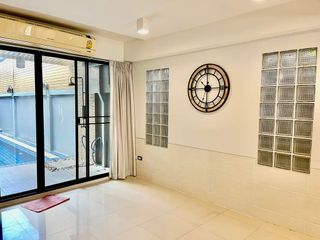Reihenhaus zur Miete mit 4 Zimmer in Watthana, Bangkok