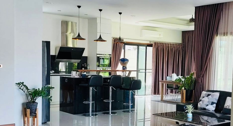 Haus zur Miete mit 3 Zimmer in Bang Lamung, Chonburi