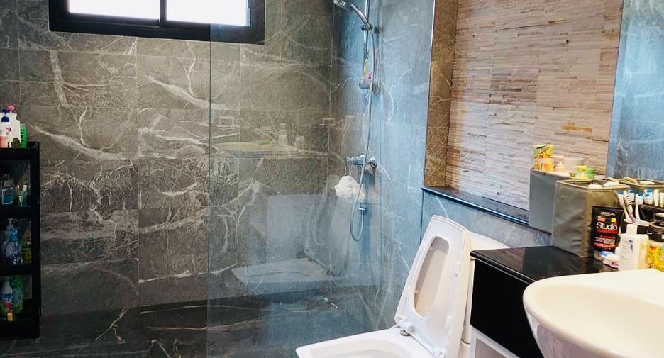 Haus zur Miete mit 3 Zimmer in Bang Lamung, Chonburi