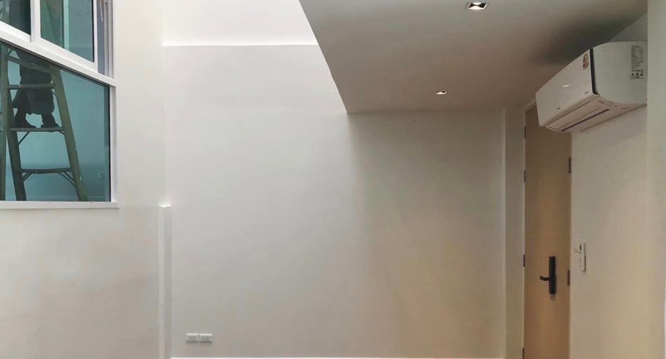 For sale 3 bedrooms townhouse in Khlong Toei, Bangkok
