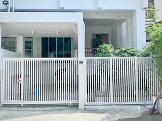 For sale 3 ベッドルーム townhouse in Khlong Toei, Bangkok
