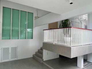 For sale 3 ベッドルーム townhouse in Khlong Toei, Bangkok