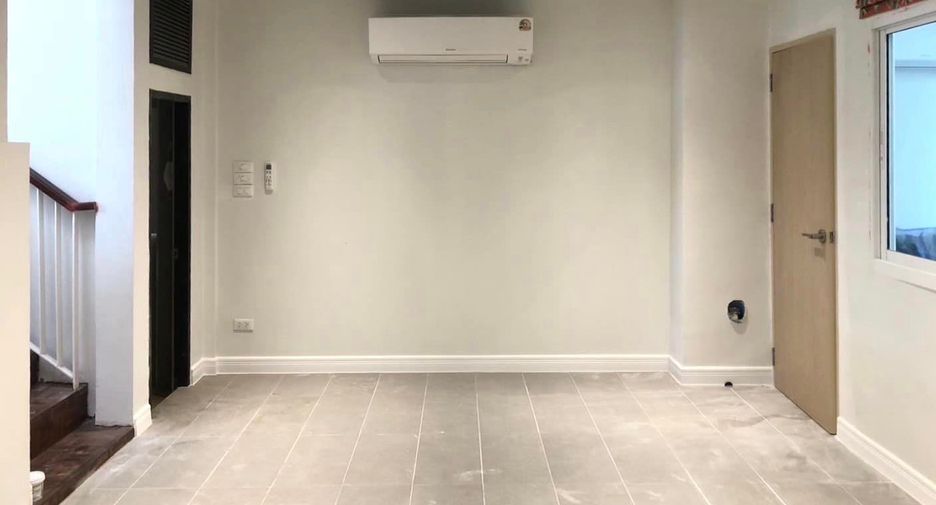 For sale 3 bedrooms townhouse in Khlong Toei, Bangkok