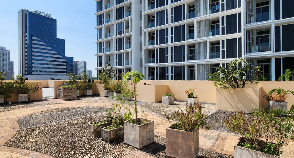 For rent and for sale 1 bed condo in Khlong Toei, Bangkok