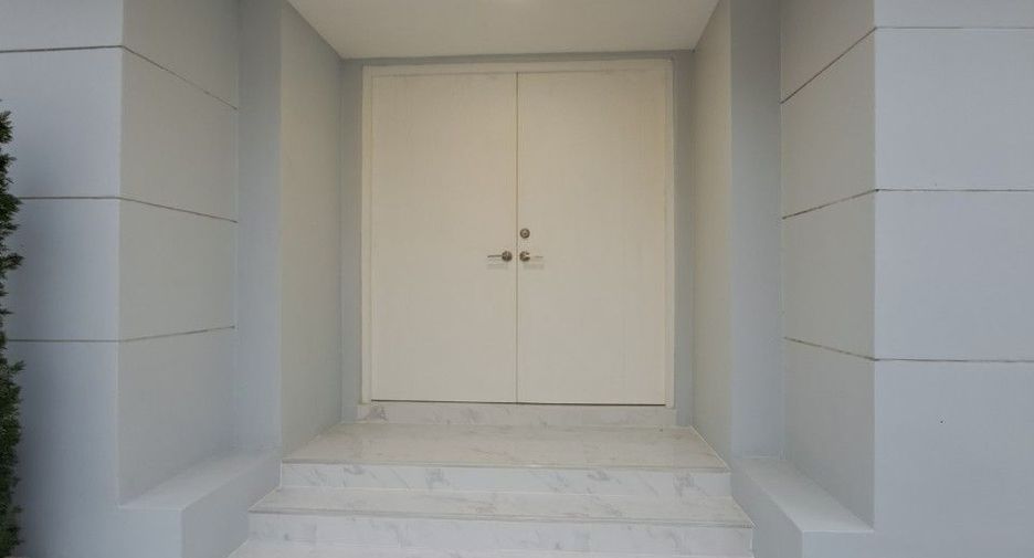 For sale 8 bedrooms retail Space in Prawet, Bangkok