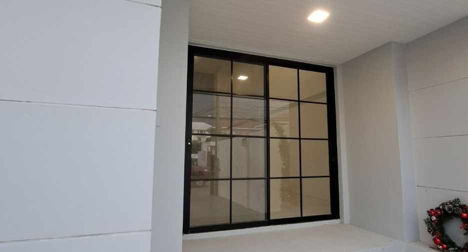 For sale 8 bedrooms retail Space in Prawet, Bangkok
