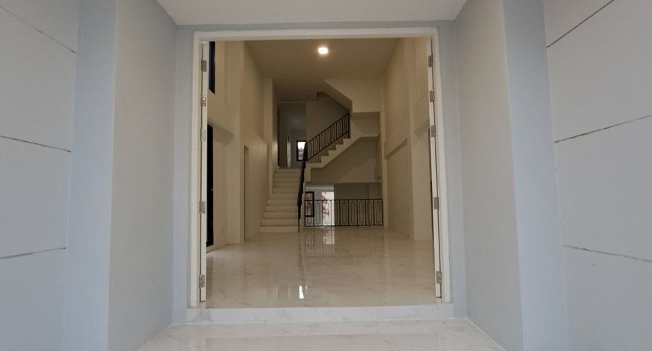 For sale 8 bedrooms retail Space in Prawet, Bangkok