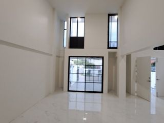 For sale 8 bed retail Space in Prawet, Bangkok