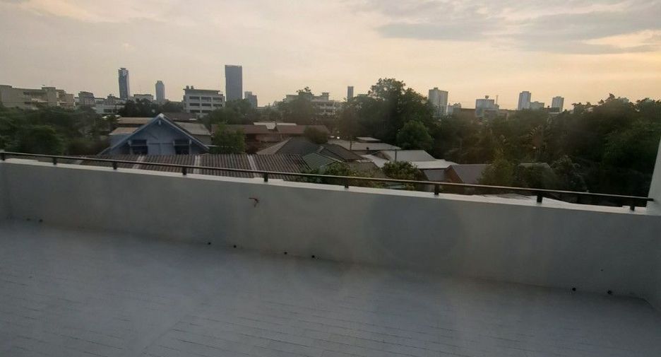 For sale 8 bedrooms retail Space in Prawet, Bangkok