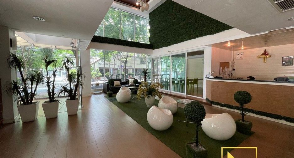 For rent 2 bedrooms apartment in Khlong Toei, Bangkok