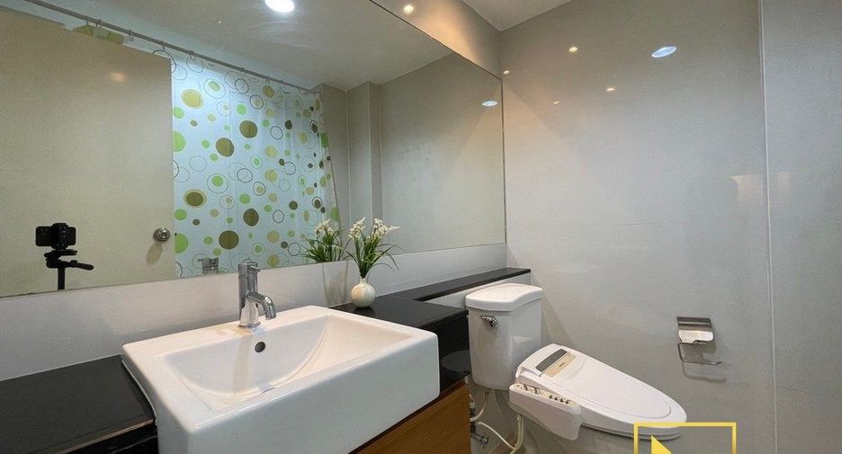 For rent 2 bedrooms apartment in Khlong Toei, Bangkok