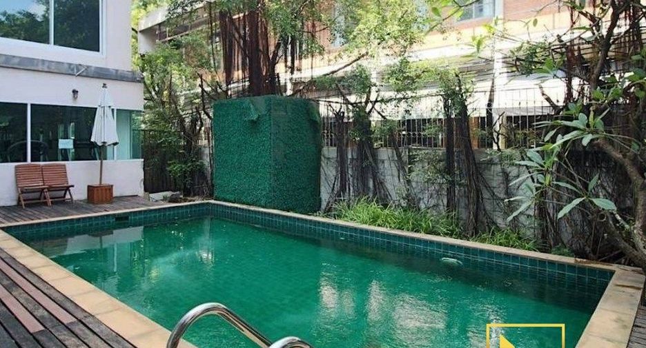 For rent 2 bedrooms apartment in Khlong Toei, Bangkok