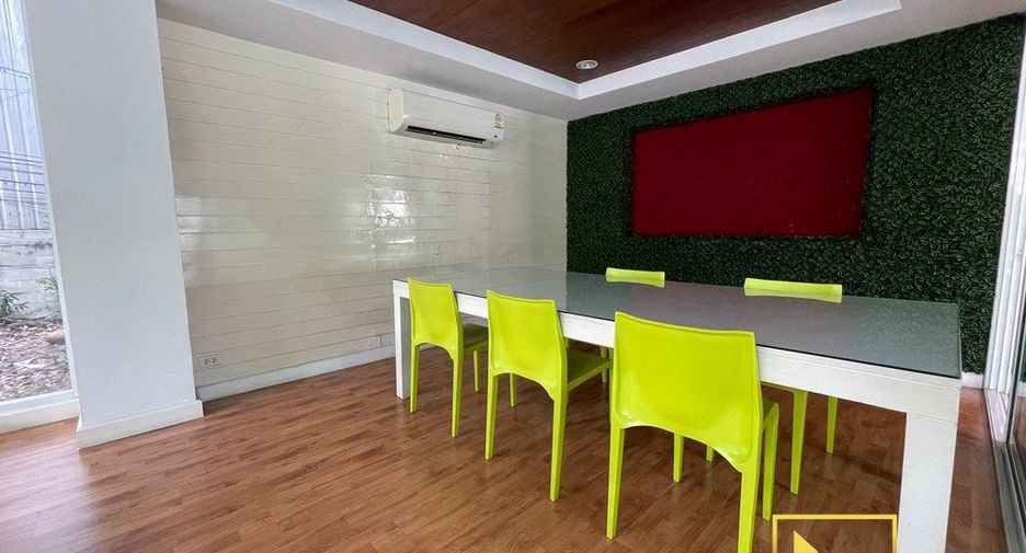 For rent 2 bedrooms apartment in Khlong Toei, Bangkok