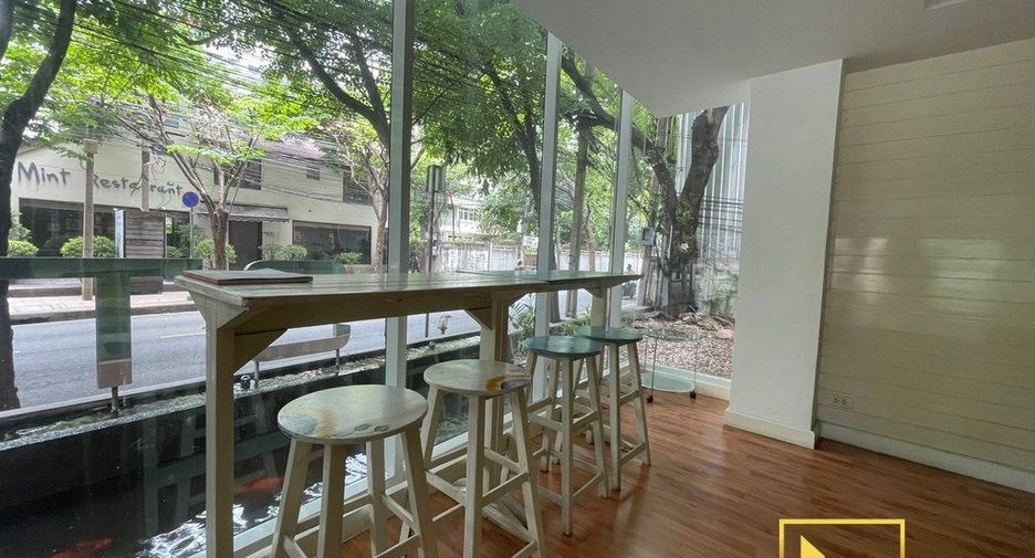 For rent 2 bedrooms apartment in Khlong Toei, Bangkok