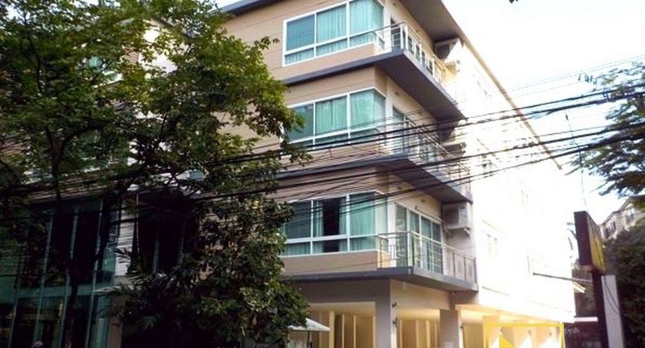 For rent 2 bedrooms apartment in Khlong Toei, Bangkok