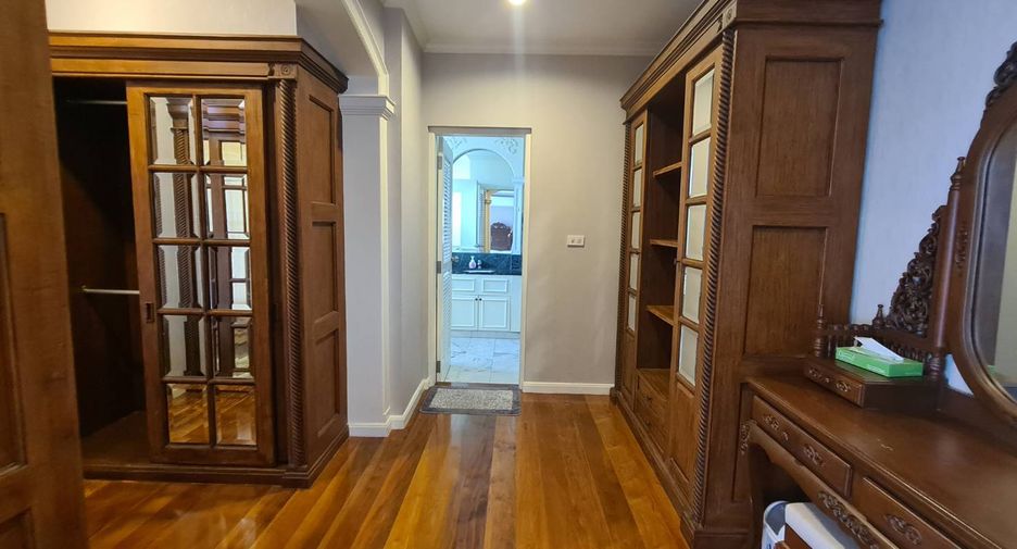 For rent 5 bedrooms house in Mueang Samut Prakan, Samut Prakan