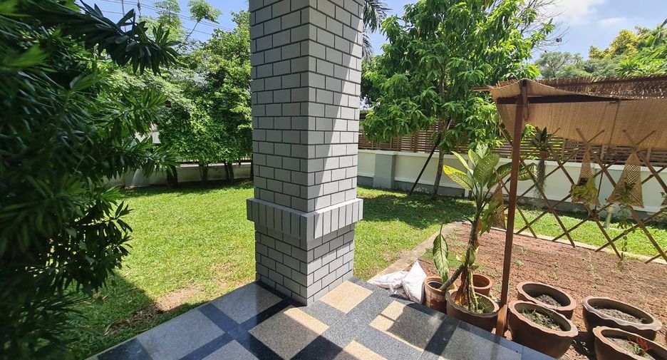 For rent 5 bedrooms house in Mueang Samut Prakan, Samut Prakan