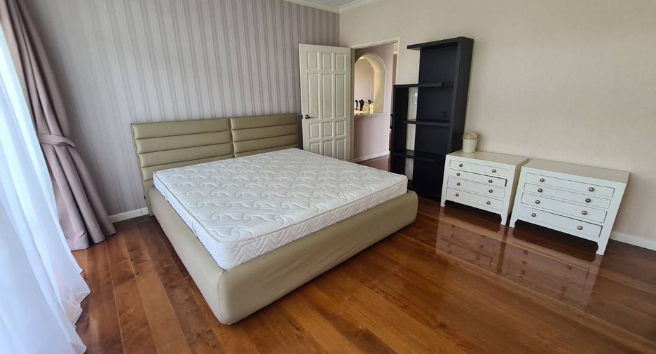 For rent 5 bedrooms house in Mueang Samut Prakan, Samut Prakan