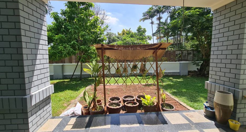 For rent 5 bedrooms house in Mueang Samut Prakan, Samut Prakan