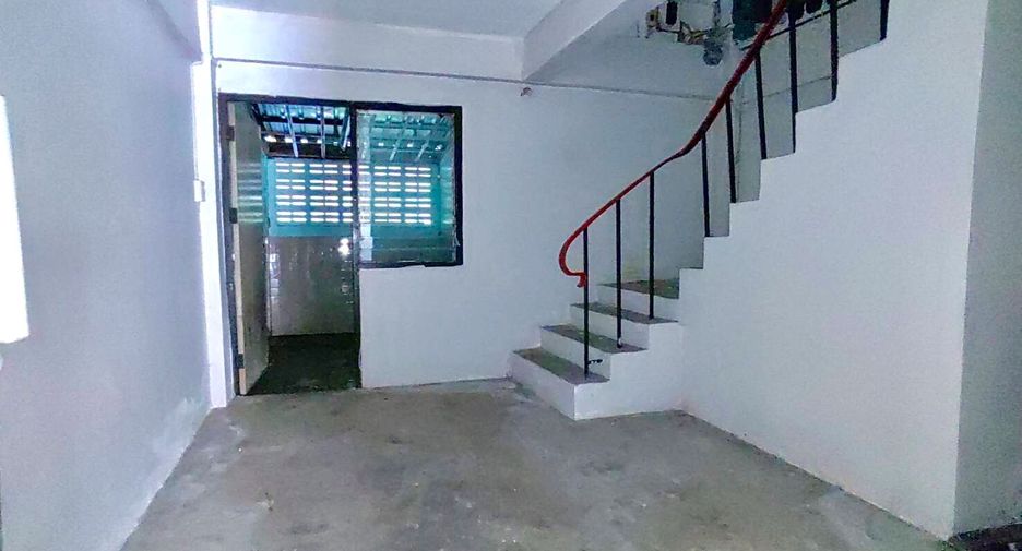 Gewerbefläche zur Miete und zum Kauf mit 3 Zimmer in Bang Khen, Bangkok