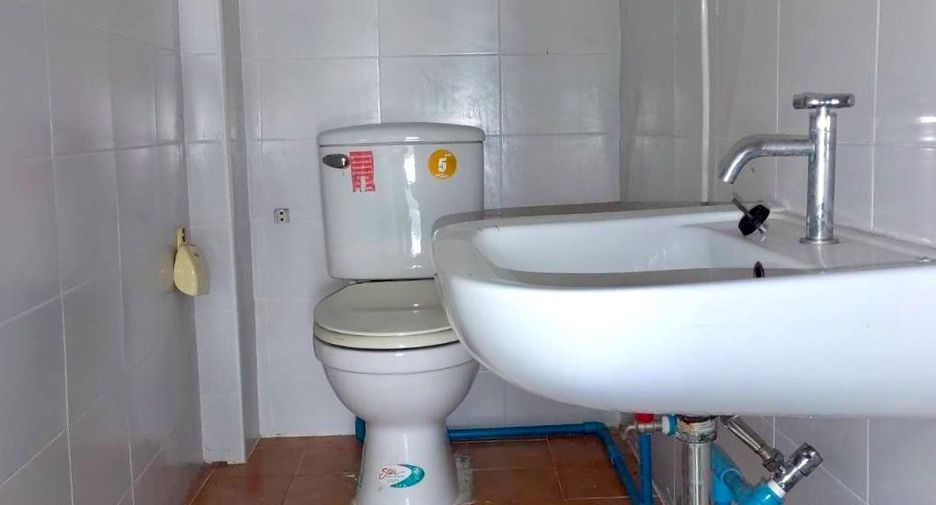 Gewerbefläche zur Miete und zum Kauf mit 3 Zimmer in Bang Khen, Bangkok