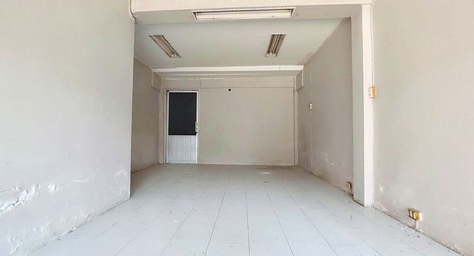 Gewerbefläche zur Miete und zum Kauf mit 3 Zimmer in Bang Khen, Bangkok