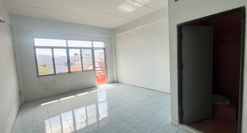 Gewerbefläche zur Miete und zum Kauf mit 3 Zimmer in Bang Khen, Bangkok
