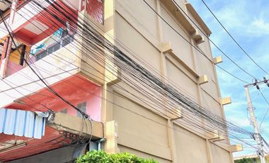 Gewerbefläche zur Miete und zum Kauf mit 3 Zimmer in Bang Khen, Bangkok