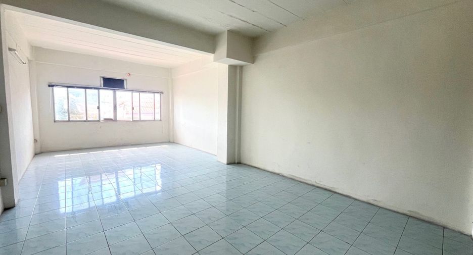 Gewerbefläche zur Miete und zum Kauf mit 3 Zimmer in Bang Khen, Bangkok