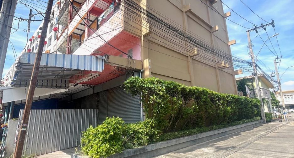 Gewerbefläche zur Miete und zum Kauf mit 3 Zimmer in Bang Khen, Bangkok
