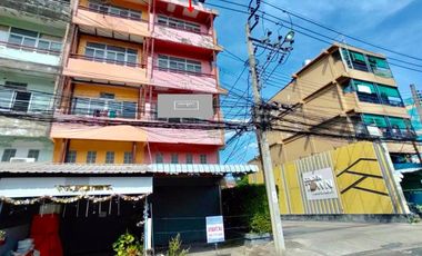 Gewerbefläche zur Miete und zum Kauf mit 3 Zimmer in Bang Khen, Bangkok