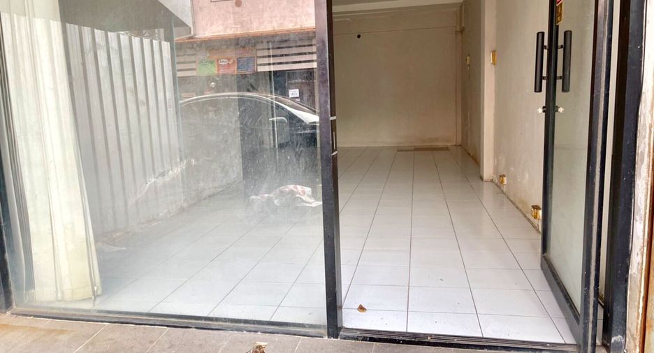 Gewerbefläche zur Miete und zum Kauf mit 3 Zimmer in Bang Khen, Bangkok