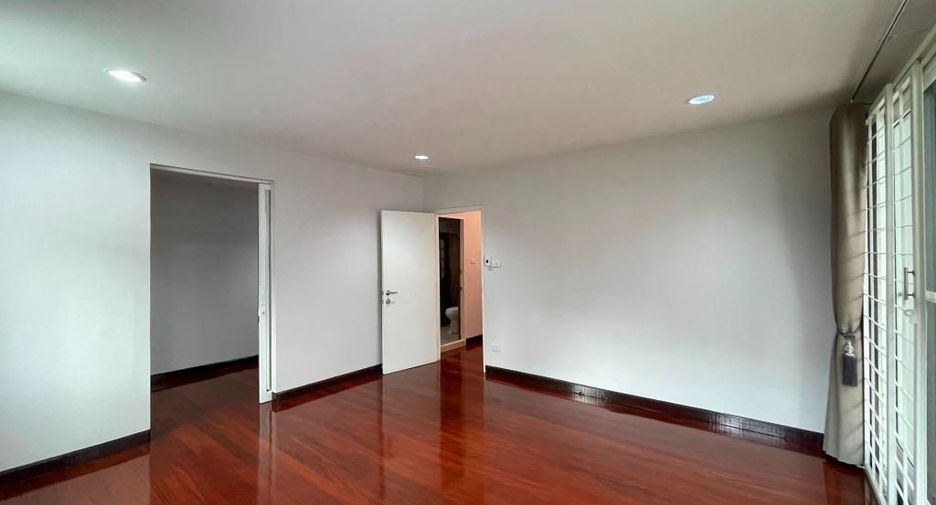 For rent 4 ベッドルーム house in Khlong Toei, Bangkok