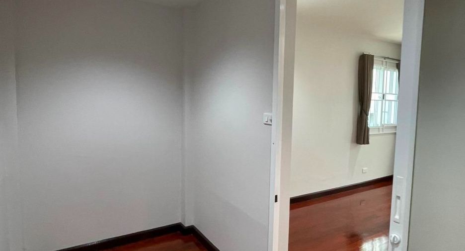 For rent 4 ベッドルーム house in Khlong Toei, Bangkok