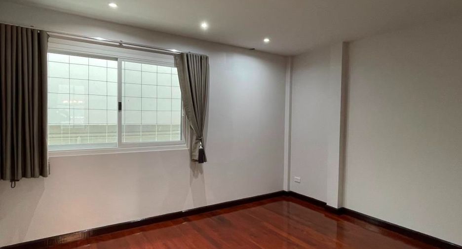 For rent 4 ベッドルーム house in Khlong Toei, Bangkok