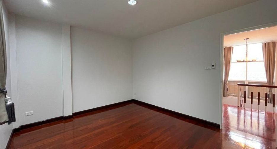 For rent 4 ベッドルーム house in Khlong Toei, Bangkok