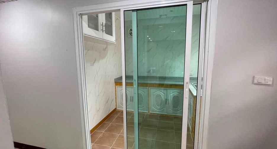For rent 4 ベッドルーム house in Khlong Toei, Bangkok