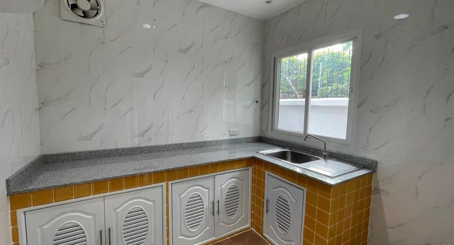 For rent 4 ベッドルーム house in Khlong Toei, Bangkok