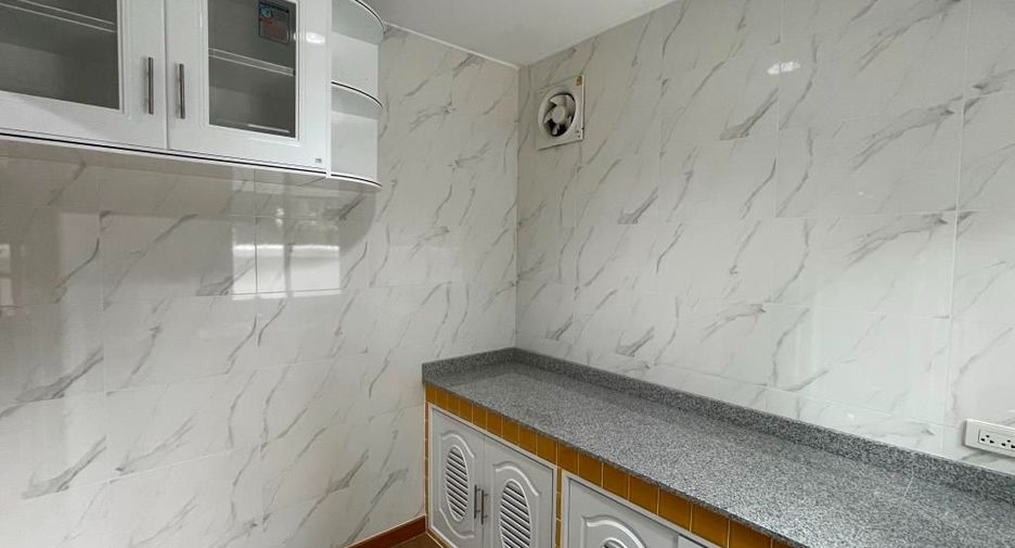 For rent 4 ベッドルーム house in Khlong Toei, Bangkok