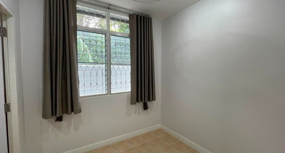 For rent 4 ベッドルーム house in Khlong Toei, Bangkok