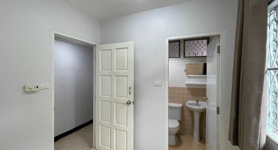 For rent 4 ベッドルーム house in Khlong Toei, Bangkok