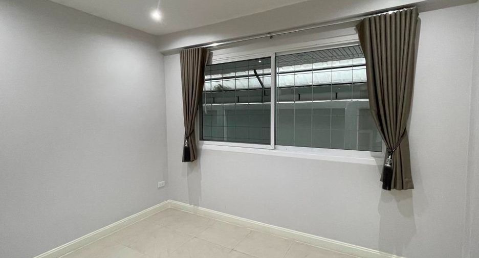 For rent 4 ベッドルーム house in Khlong Toei, Bangkok