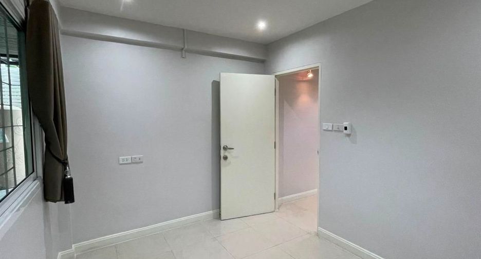 For rent 4 ベッドルーム house in Khlong Toei, Bangkok