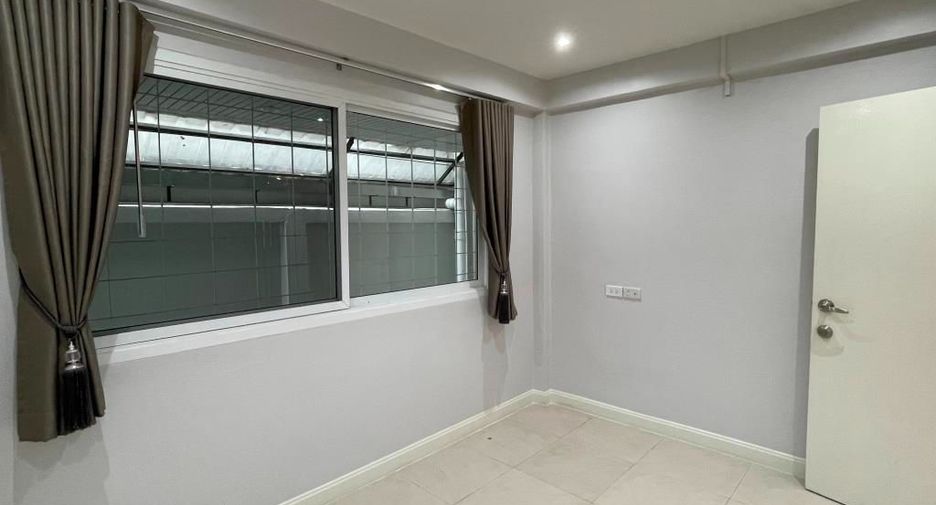 For rent 4 ベッドルーム house in Khlong Toei, Bangkok