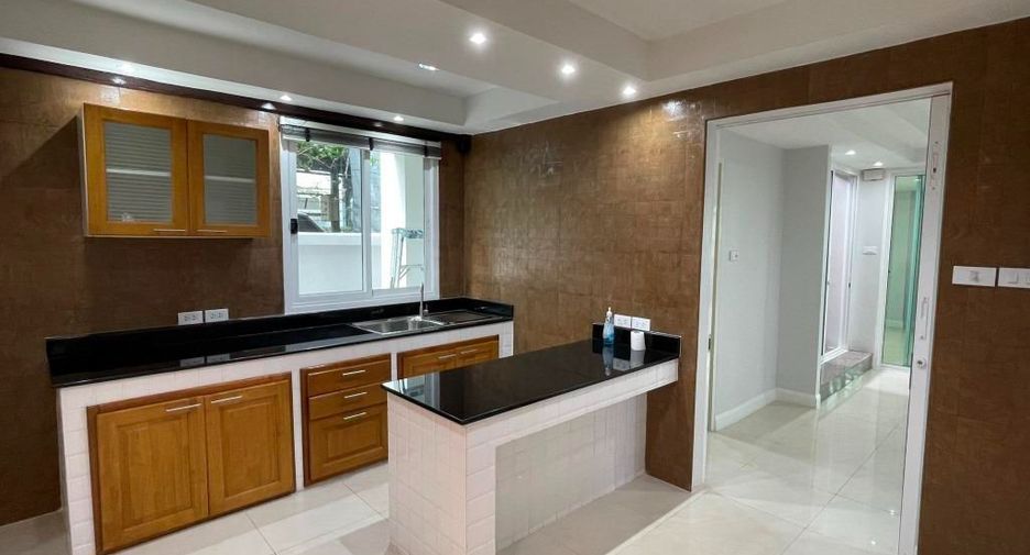 For rent 4 ベッドルーム house in Khlong Toei, Bangkok