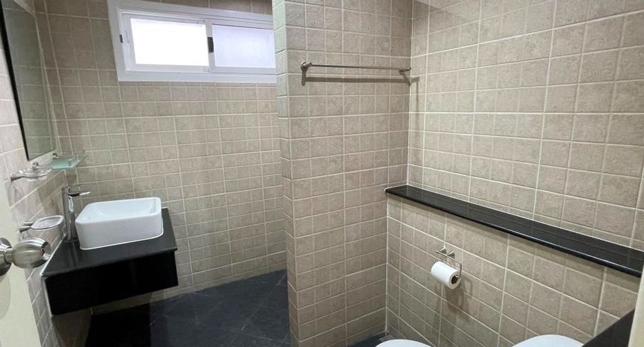 For rent 4 ベッドルーム house in Khlong Toei, Bangkok