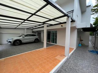 For rent 4 bedrooms house in Khlong Toei, Bangkok