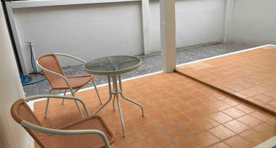 For rent 4 bedrooms house in Khlong Toei, Bangkok