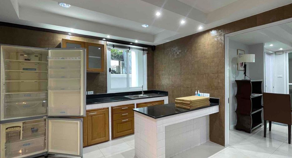 For rent 4 bedrooms house in Khlong Toei, Bangkok