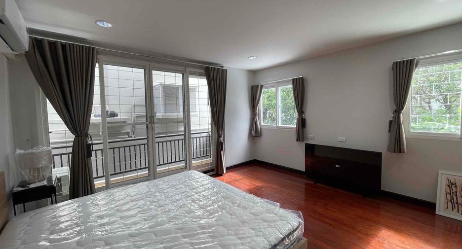 For rent 4 bedrooms house in Khlong Toei, Bangkok